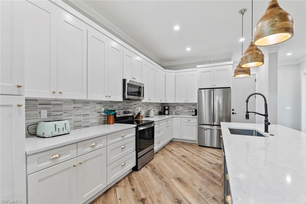 3530 Hibiscus Ave, Naples, FL 34104-11