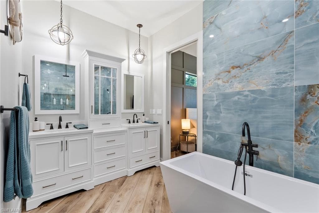 3530 Hibiscus Ave, Naples, FL 34104-33