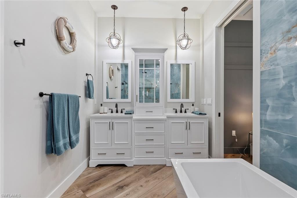 3530 Hibiscus Ave, Naples, FL 34104-34