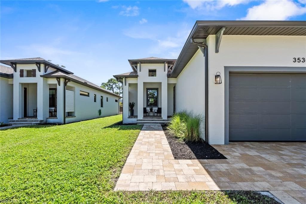 3530 Hibiscus Ave, Naples, FL 34104-3
