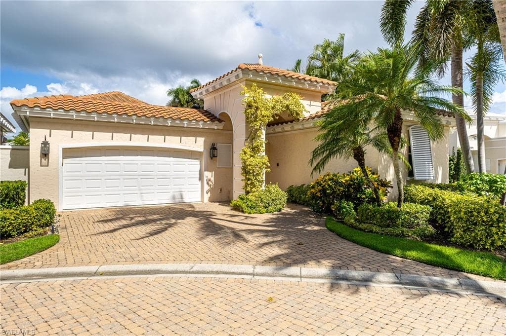 7905 Cocobay Dr 15, Naples, FL 34108-8