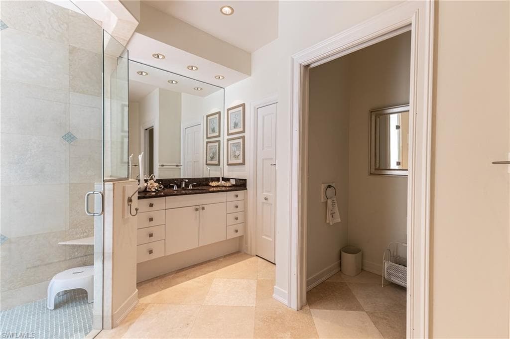7905 Cocobay Dr 15, Naples, FL 34108-16