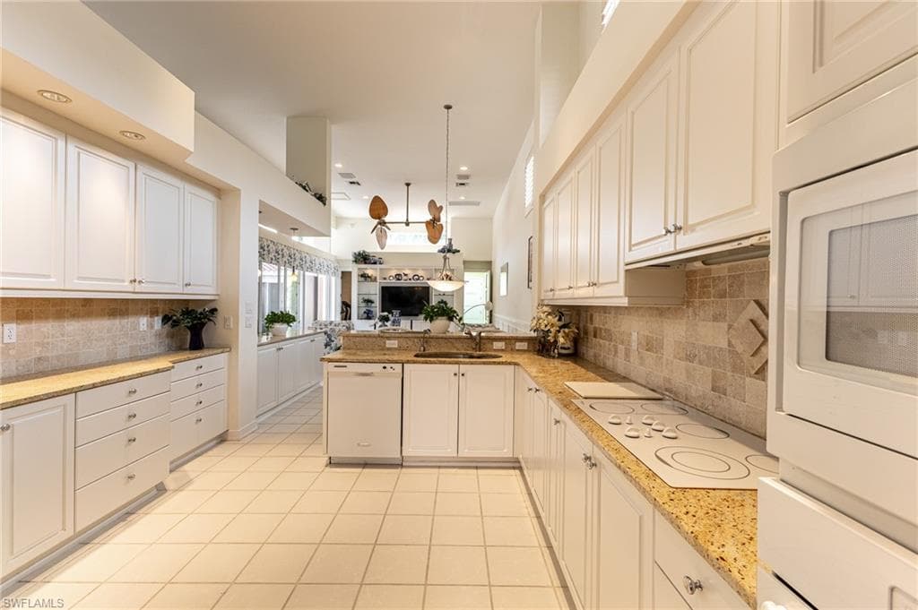 7905 Cocobay Dr 15, Naples, FL 34108-23