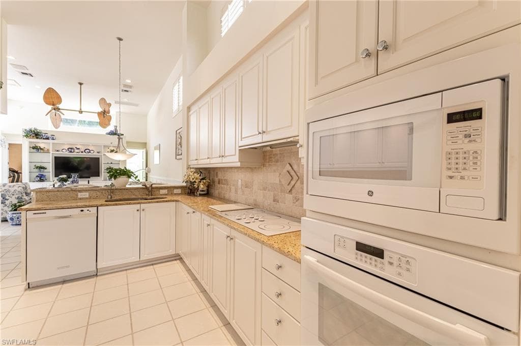 7905 Cocobay Dr 15, Naples, FL 34108-24