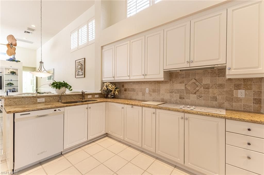 7905 Cocobay Dr 15, Naples, FL 34108-25
