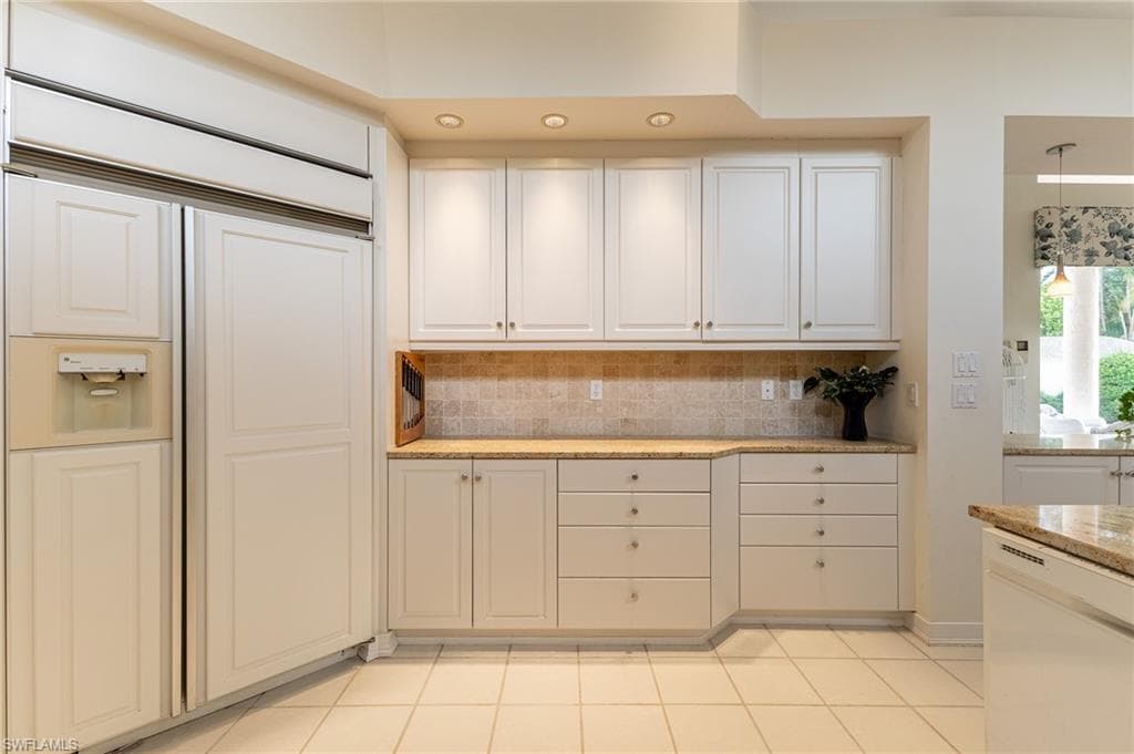 7905 Cocobay Dr 15, Naples, FL 34108-26