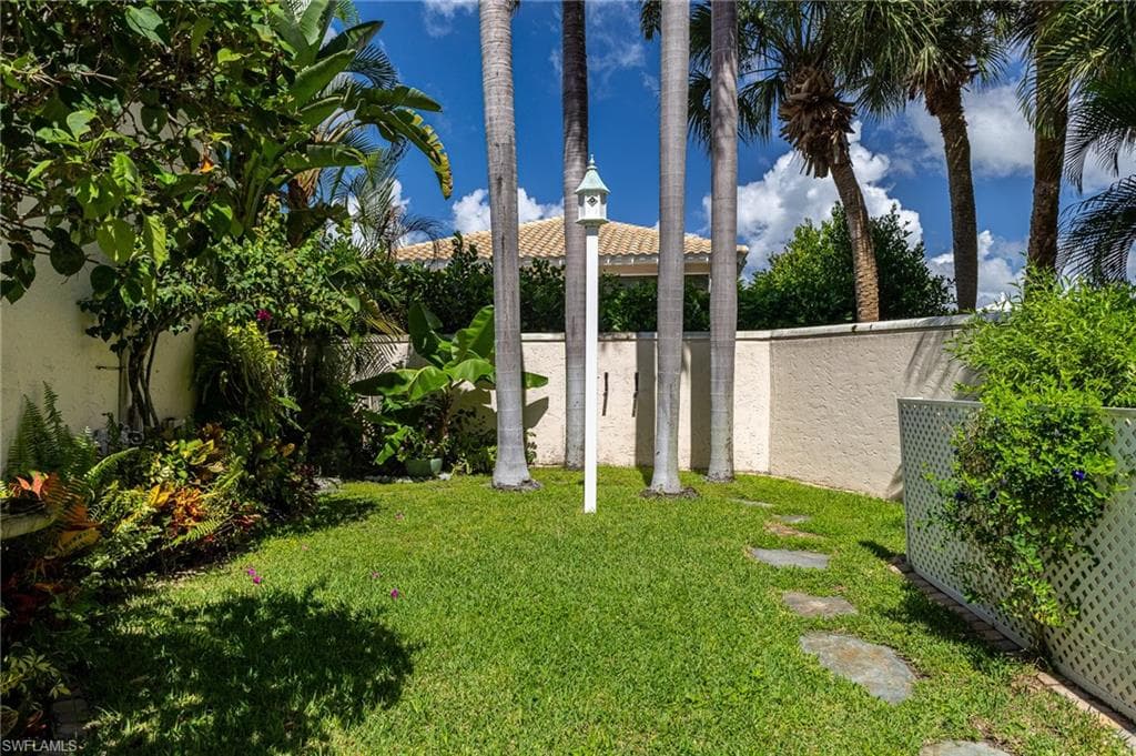 7905 Cocobay Dr 15, Naples, FL 34108-38