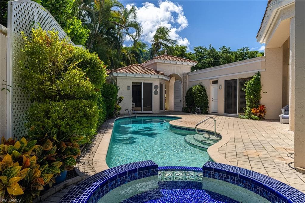 7905 Cocobay Dr 15, Naples, FL 34108-39