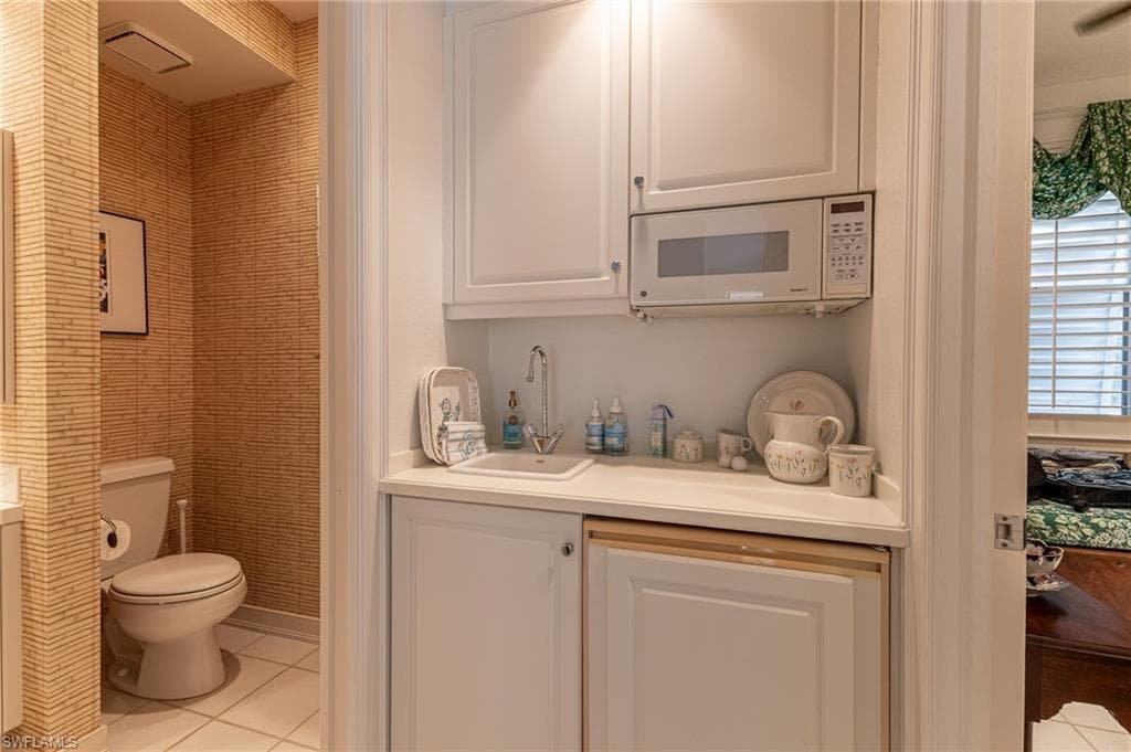 7905 Cocobay Dr 15, Naples, FL 34108-42