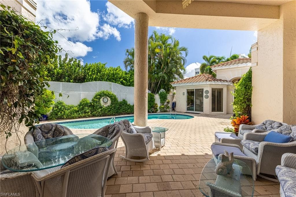 7905 Cocobay Dr 15, Naples, FL 34108-46