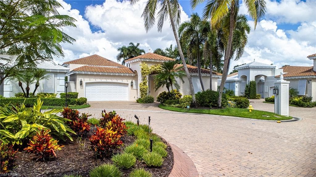 7905 Cocobay Dr 15, Naples, FL 34108-7