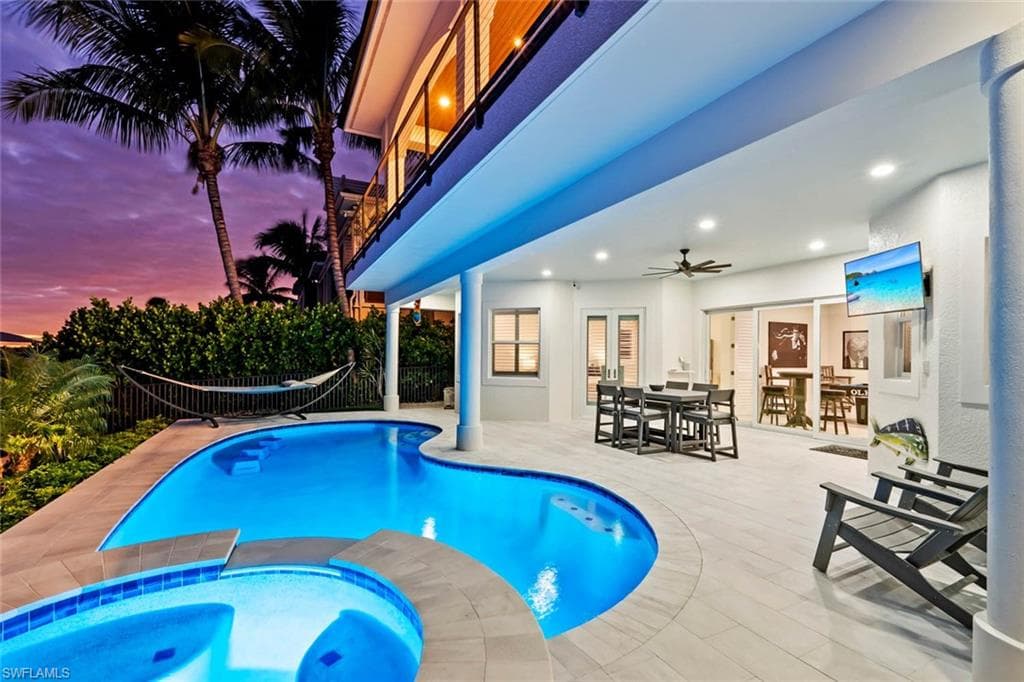250 6th St, Bonita Springs, FL 34134-35