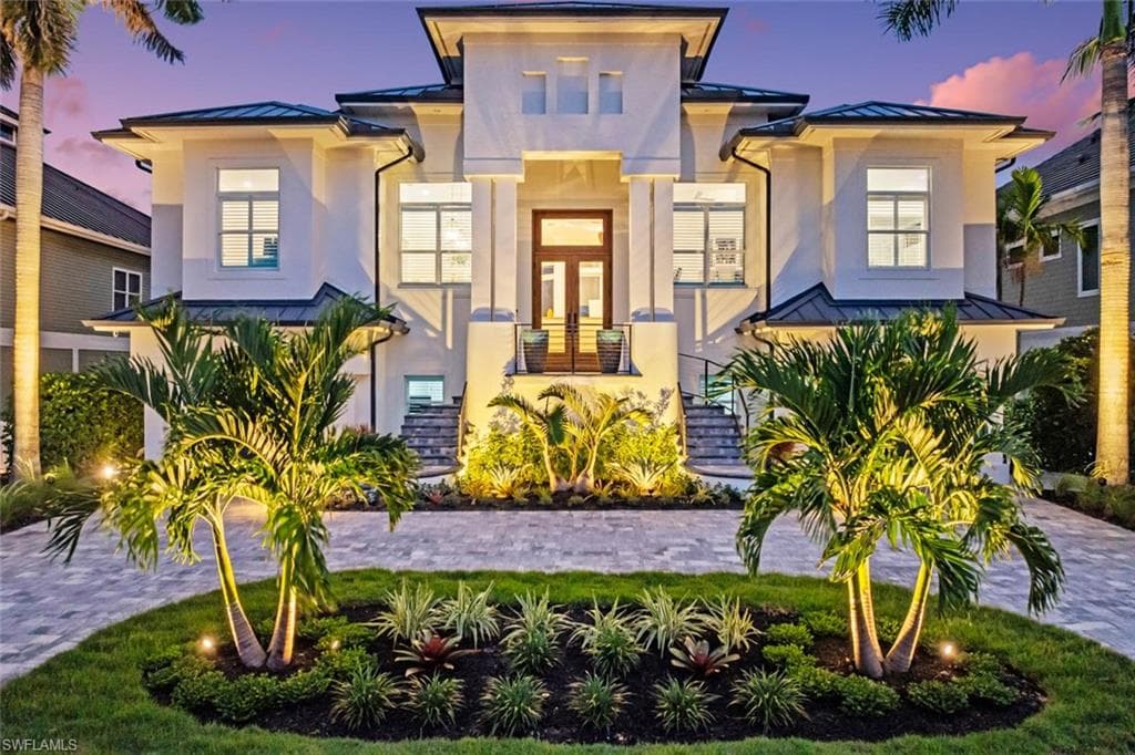 250 6th St, Bonita Springs, FL 34134-40