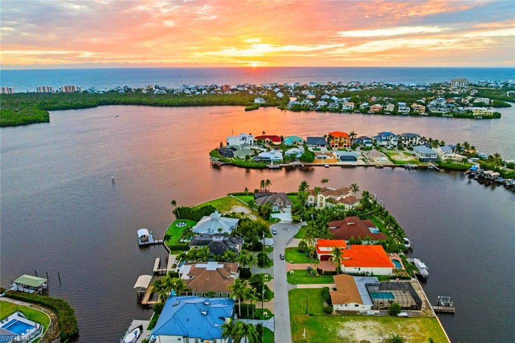 250 6th St, Bonita Springs, FL 34134-44