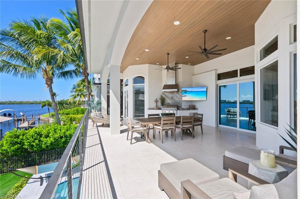 250 6th St, Bonita Springs, FL 34134-6