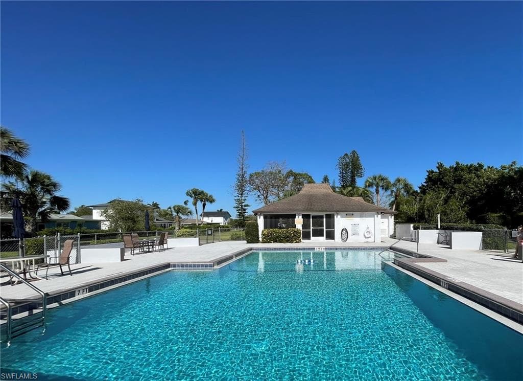 547 Eastwood Dr, Naples, FL 34110-9