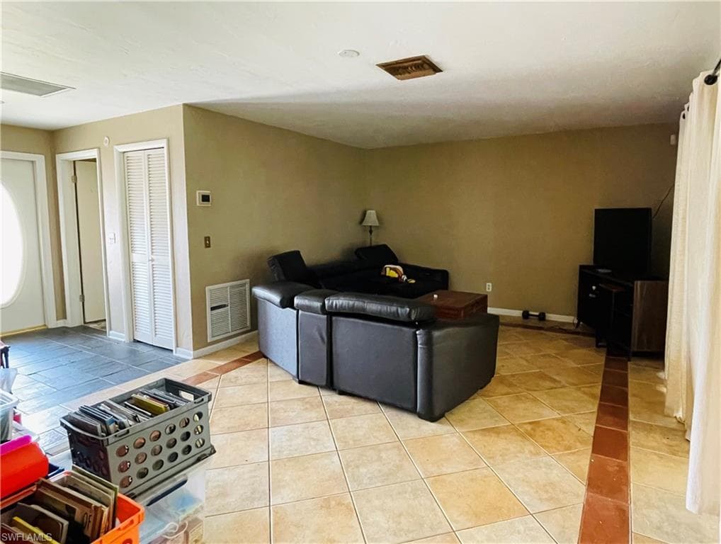 547 Eastwood Dr, Naples, FL 34110-12