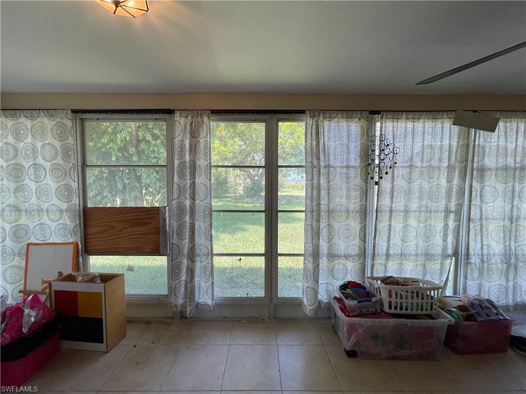 547 Eastwood Dr, Naples, FL 34110-17