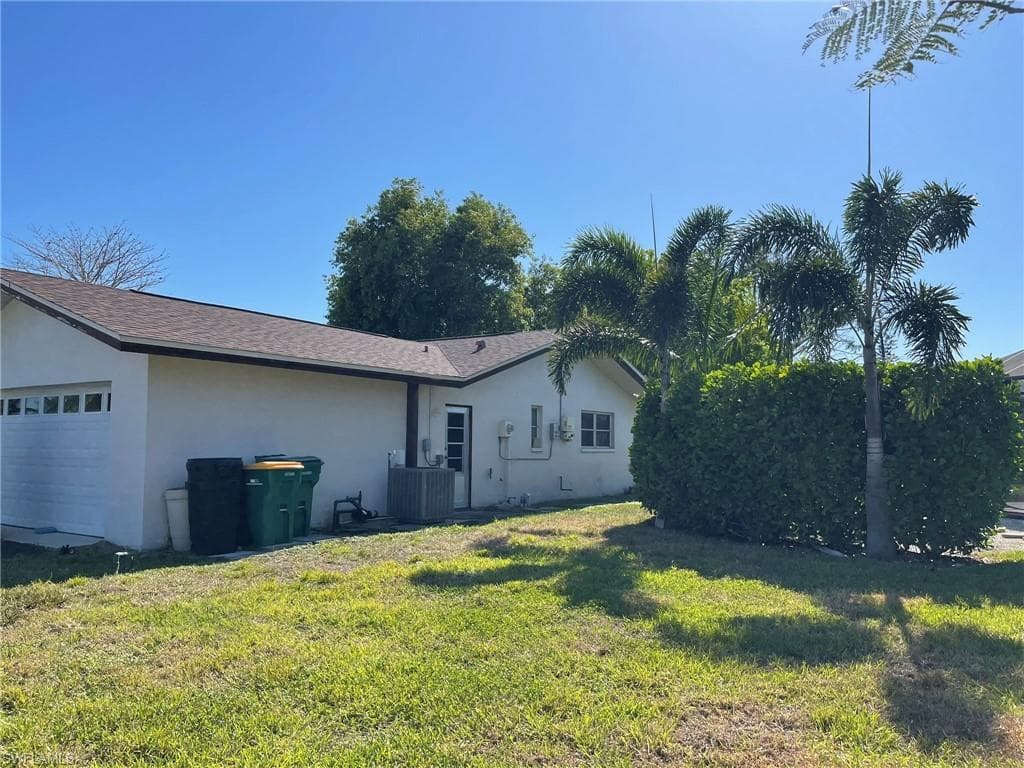 547 Eastwood Dr, Naples, FL 34110-2