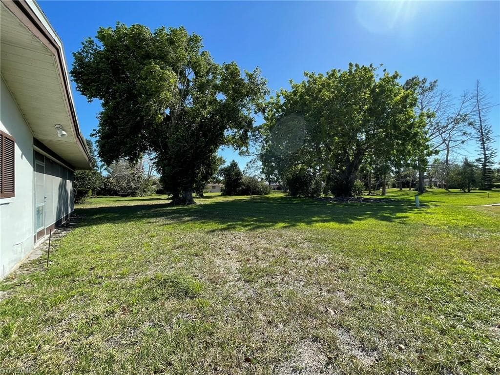 547 Eastwood Dr, Naples, FL 34110-5