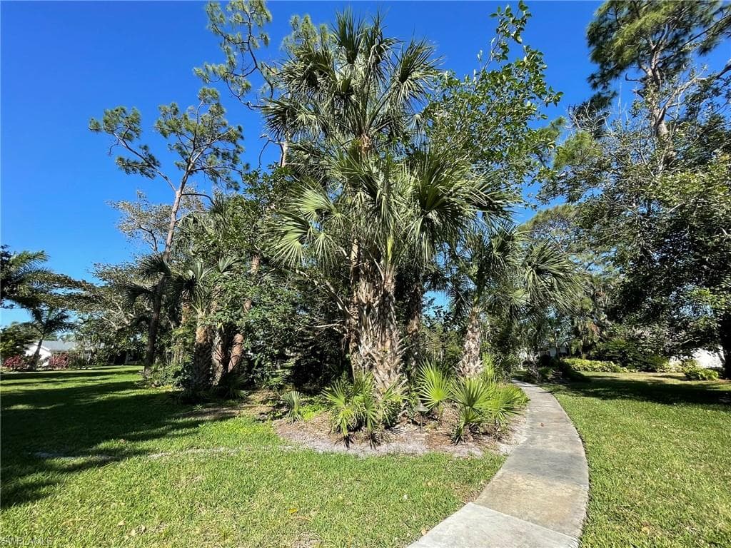 547 Eastwood Dr, Naples, FL 34110-7