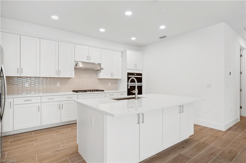 8925 Oceana Way, Naples, FL 34114-3