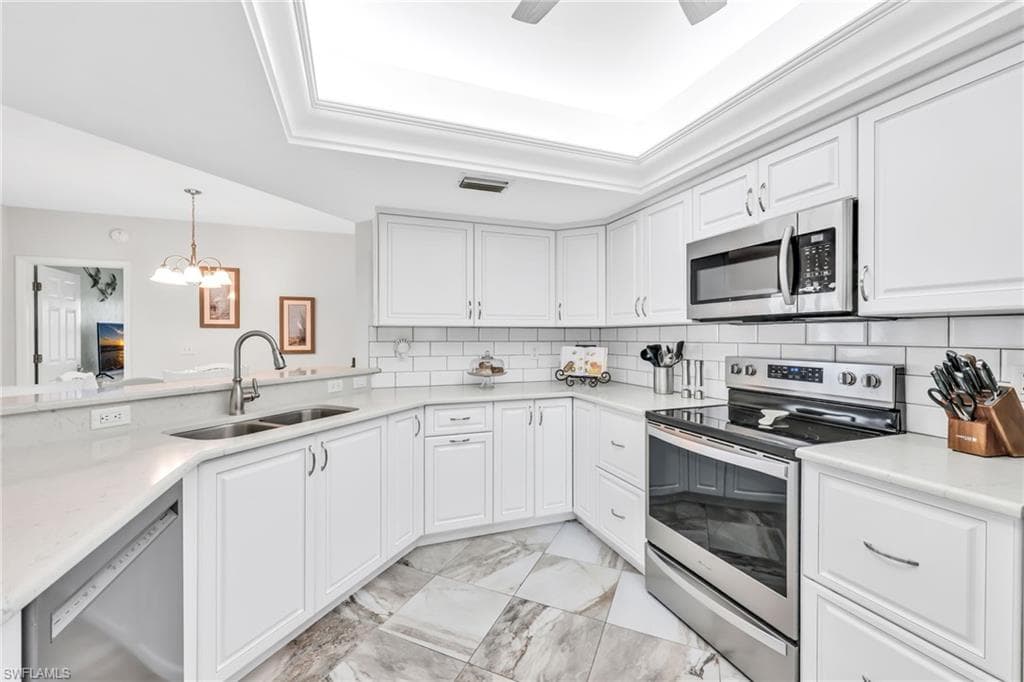 2711 Citrus Lake Dr F104, Naples, FL 34109-9
