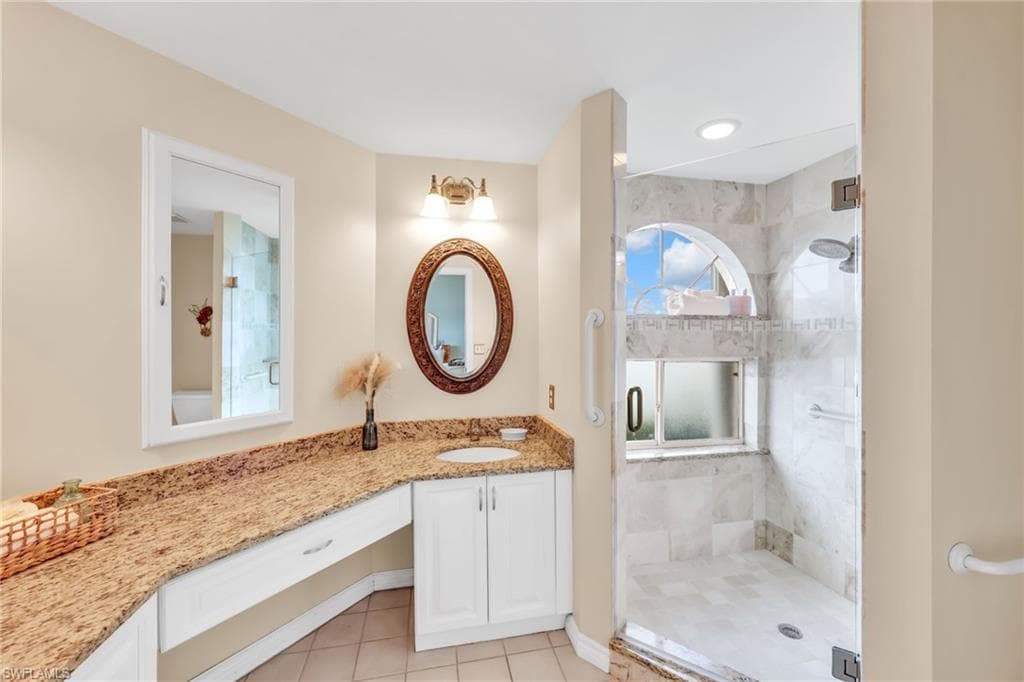 2711 Citrus Lake Dr F104, Naples, FL 34109-18