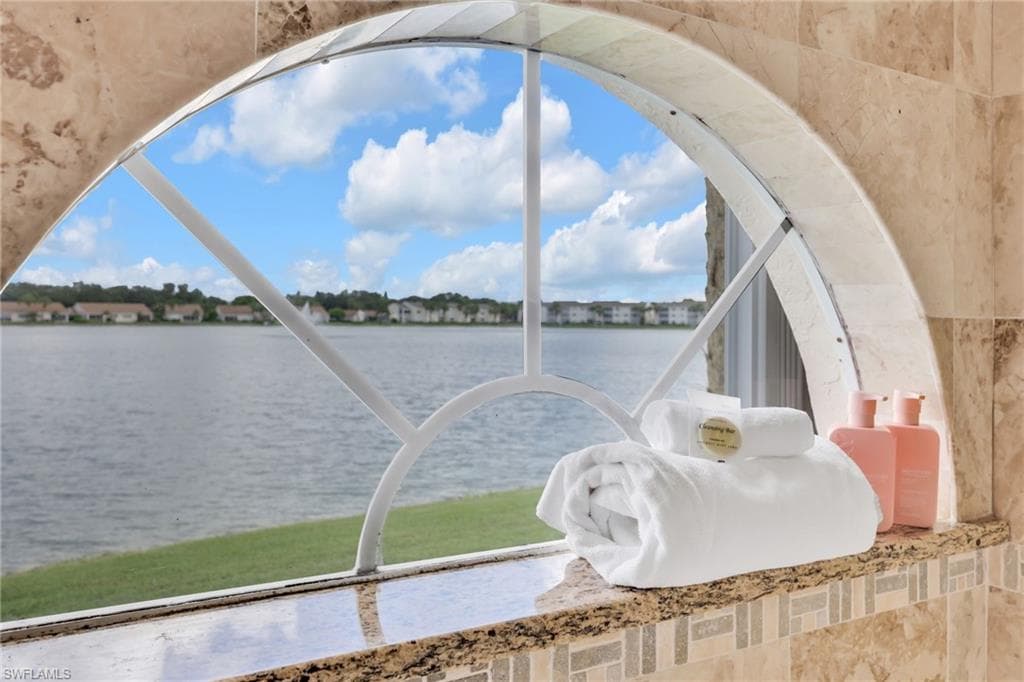 2711 Citrus Lake Dr F104, Naples, FL 34109-21