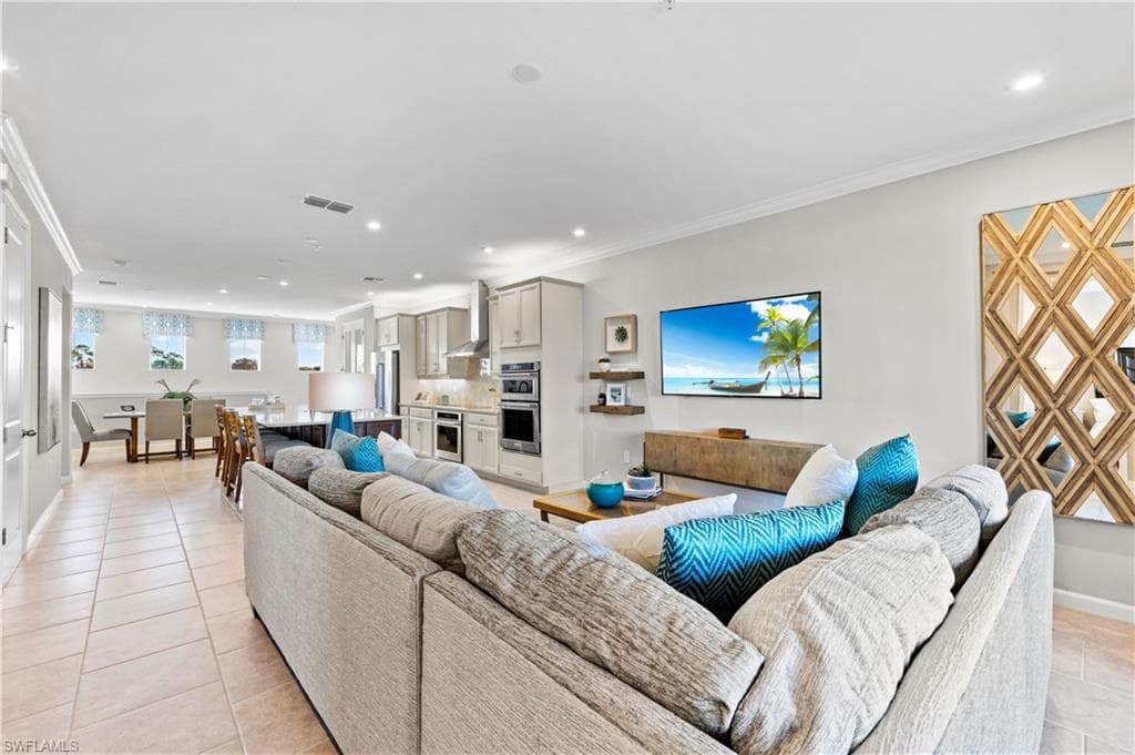 4596 Arboretum Cir 202, Naples, FL 34112-16