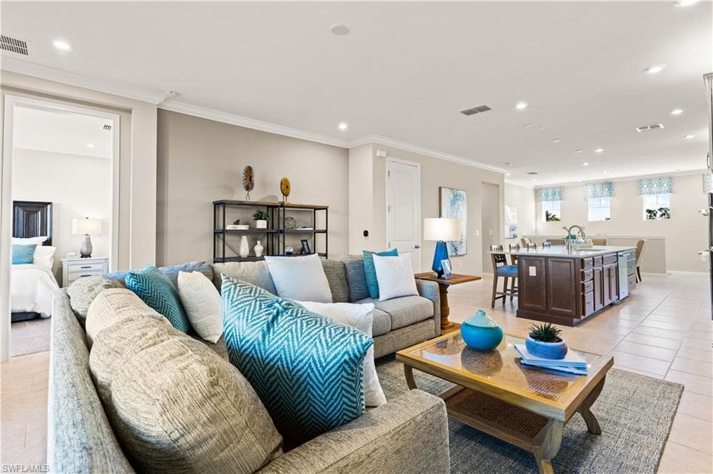 4596 Arboretum Cir 202, Naples, FL 34112-17
