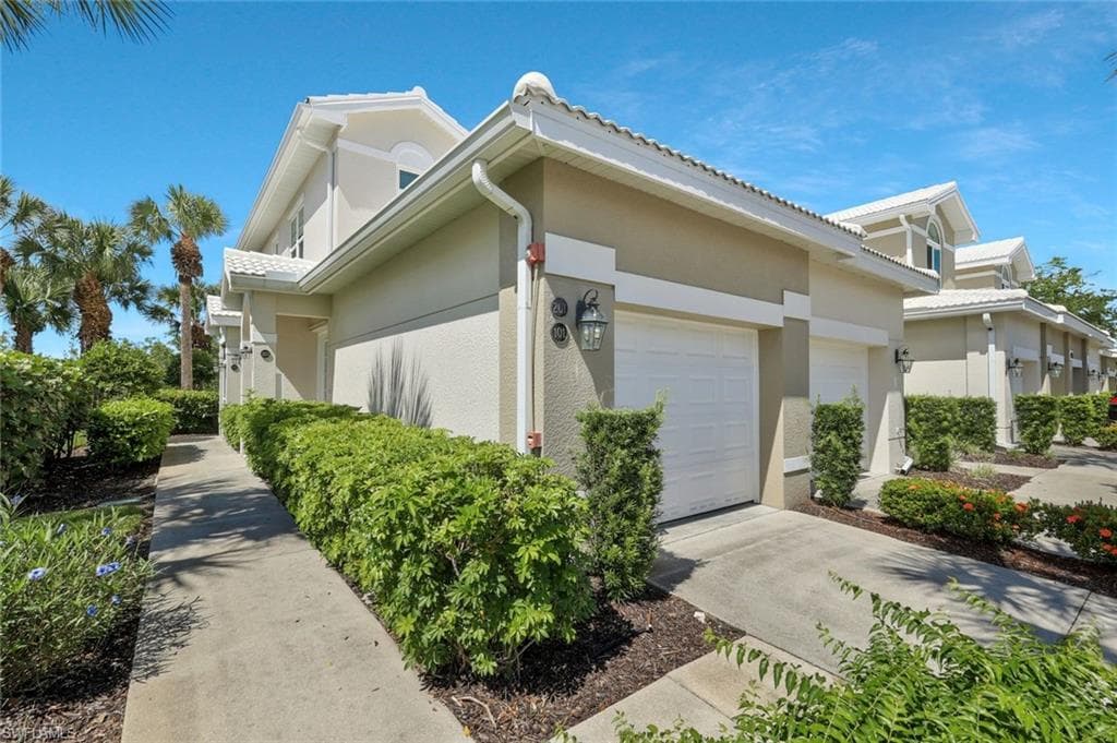 4665 Hawks Nest Way N201, Naples, FL 34114-2
