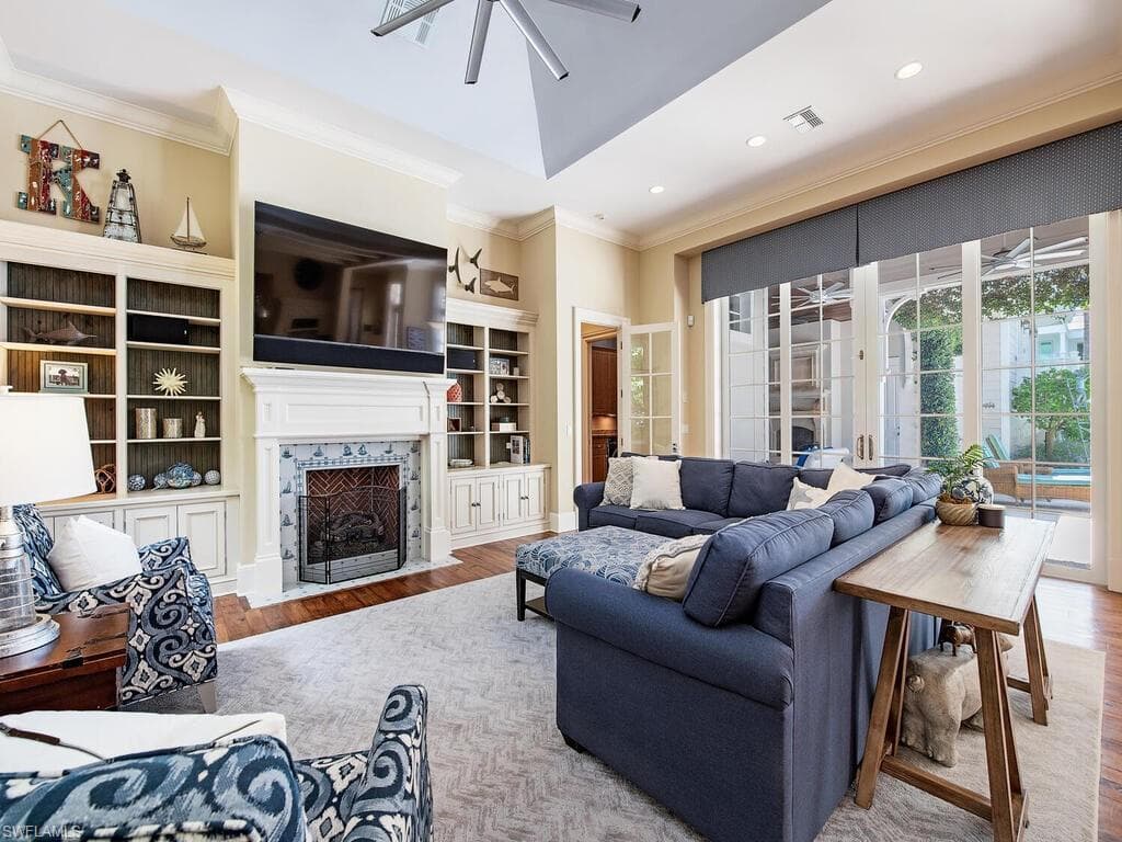 1975 Gulf Shore Blvd S, Naples, FL 34102-24