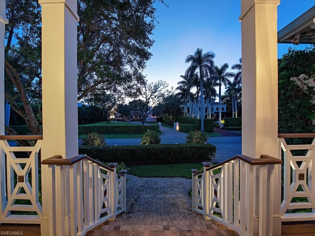 1975 Gulf Shore Blvd S, Naples, FL 34102-40