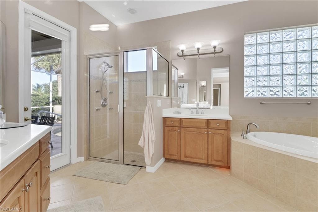 3670 Grand Cypress Dr, Naples, FL 34119-23