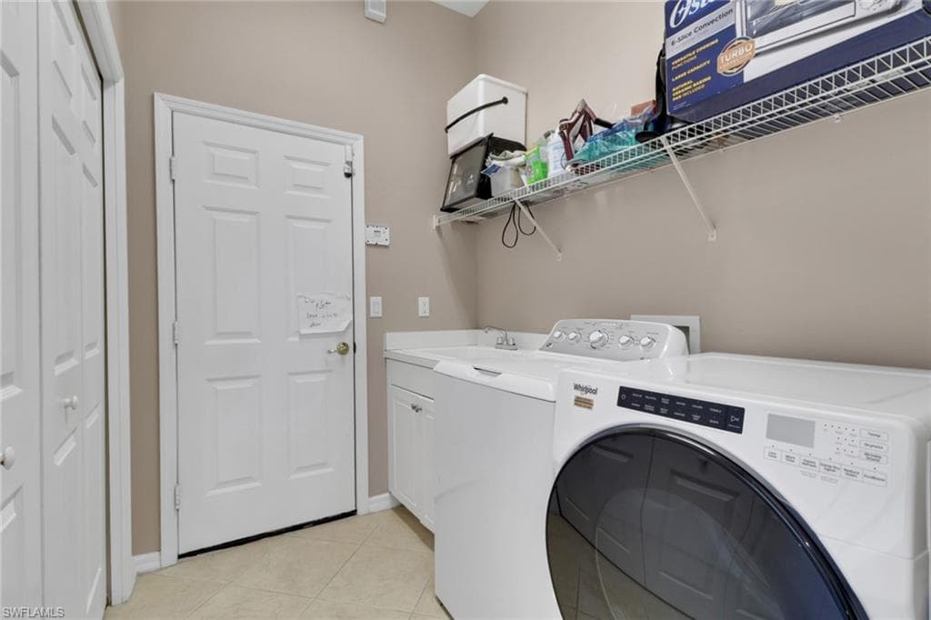 3670 Grand Cypress Dr, Naples, FL 34119-28