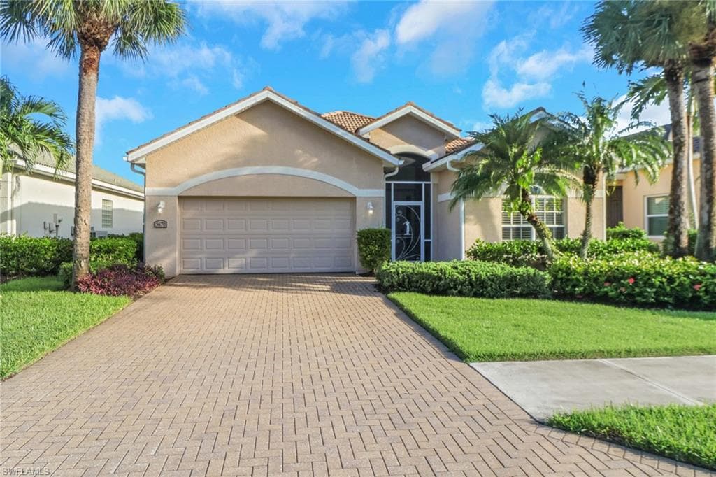 3670 Grand Cypress Dr, Naples, FL 34119-2