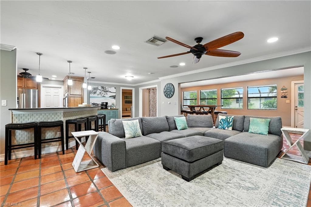 249 Pebble Beach Cir, Naples, FL 34113-8