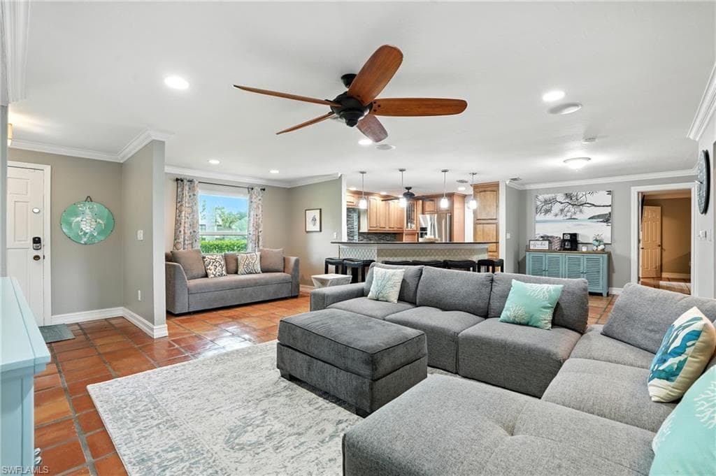 249 Pebble Beach Cir, Naples, FL 34113-9