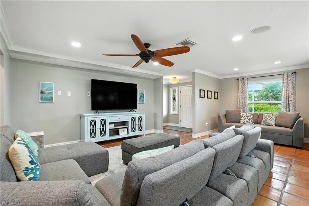 249 Pebble Beach Cir, Naples, FL 34113-10