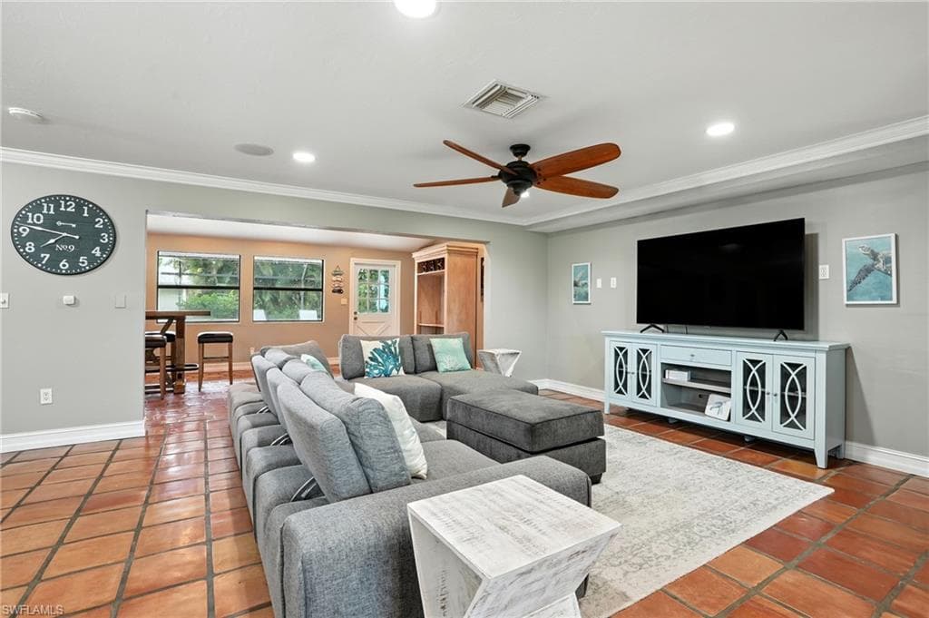 249 Pebble Beach Cir, Naples, FL 34113-11