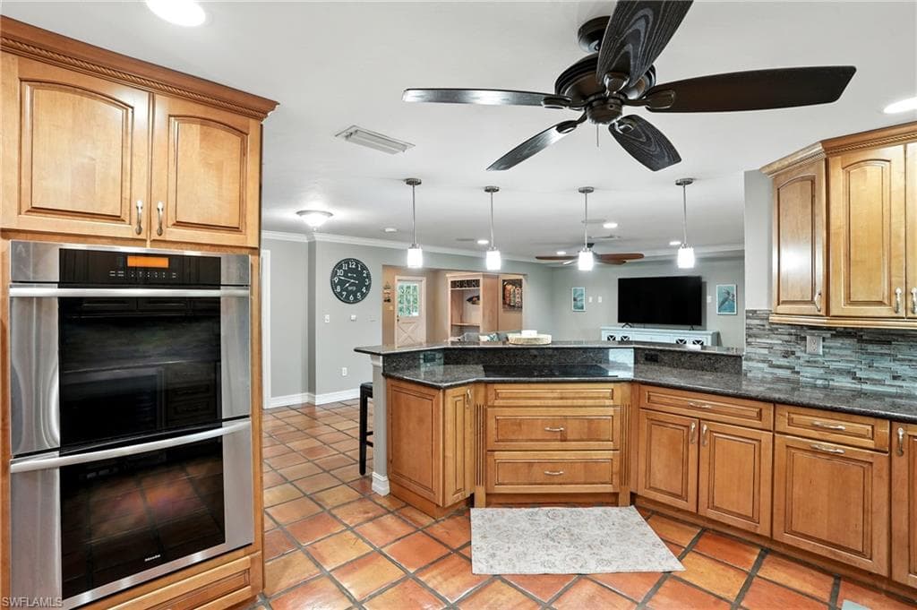 249 Pebble Beach Cir, Naples, FL 34113-17