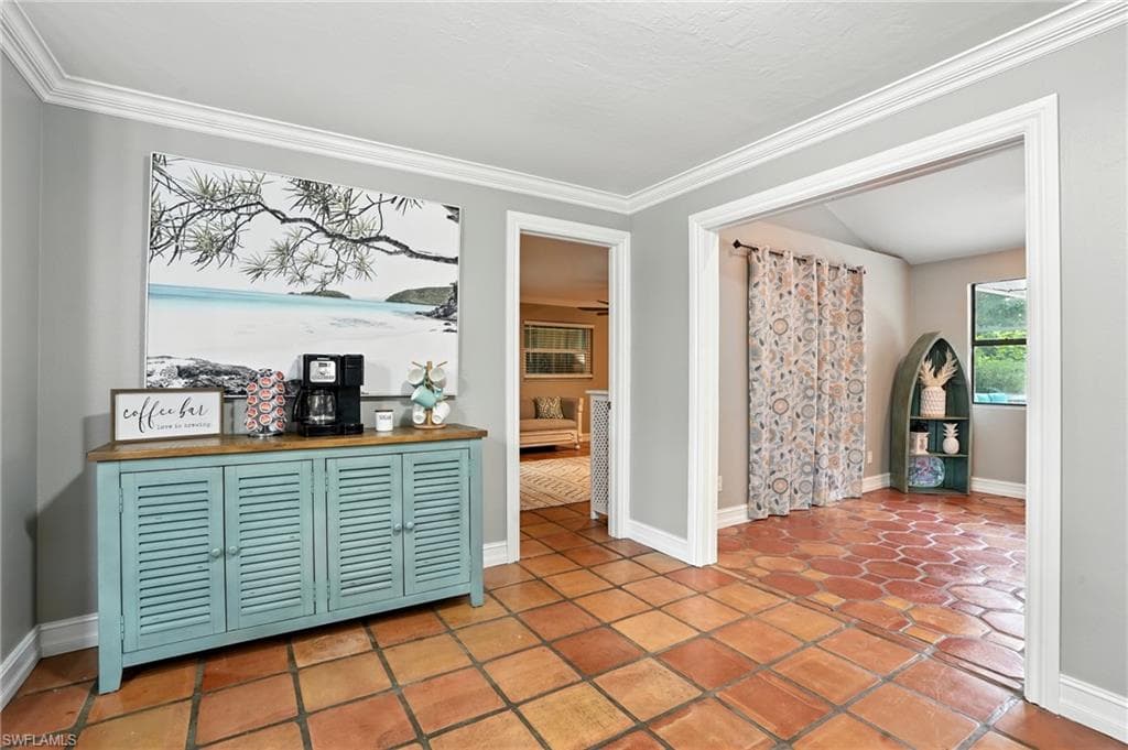 249 Pebble Beach Cir, Naples, FL 34113-18