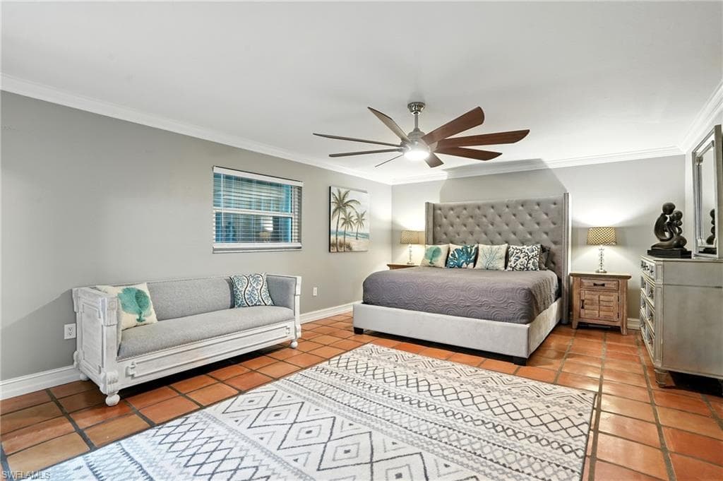 249 Pebble Beach Cir, Naples, FL 34113-23