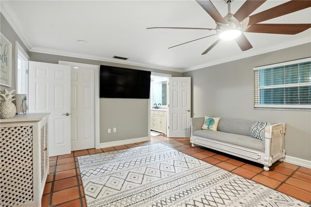 249 Pebble Beach Cir, Naples, FL 34113-24