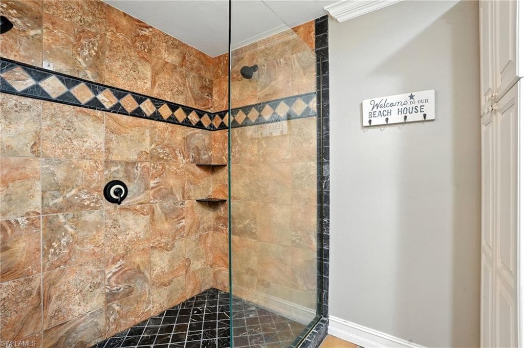 249 Pebble Beach Cir, Naples, FL 34113-28