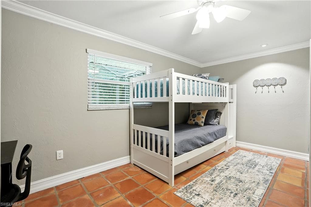 249 Pebble Beach Cir, Naples, FL 34113-30