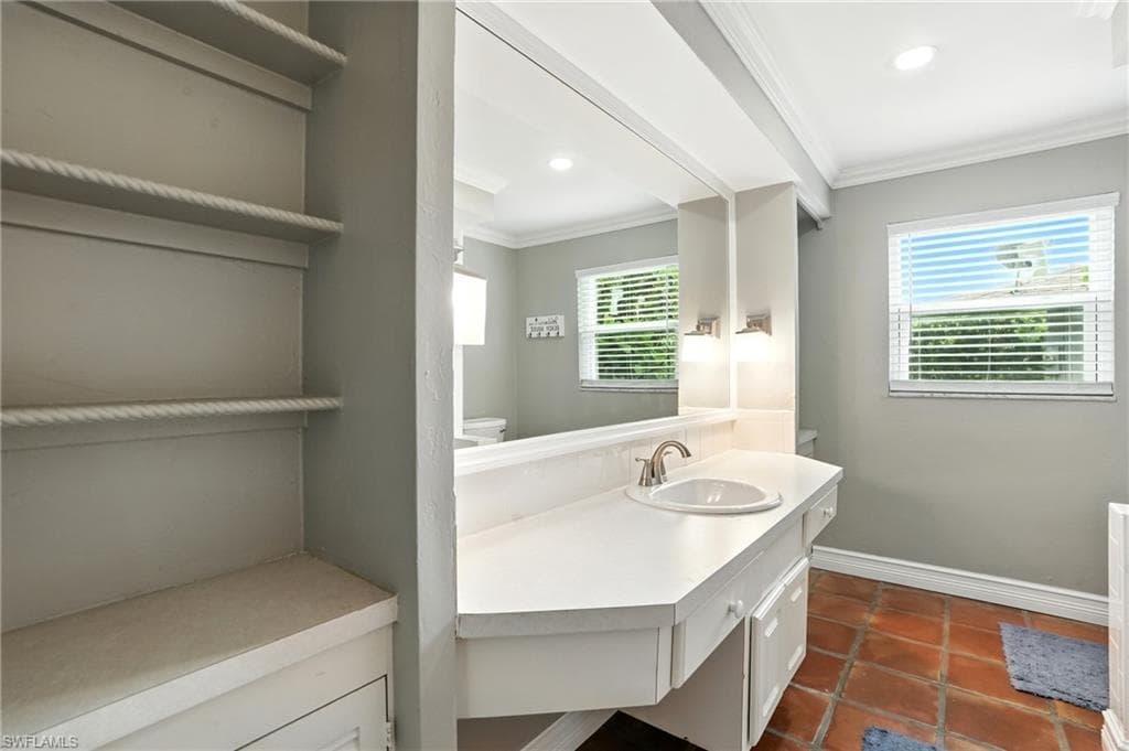 249 Pebble Beach Cir, Naples, FL 34113-32