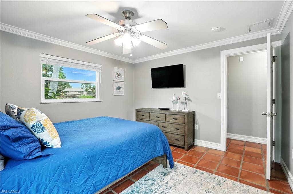 249 Pebble Beach Cir, Naples, FL 34113-35