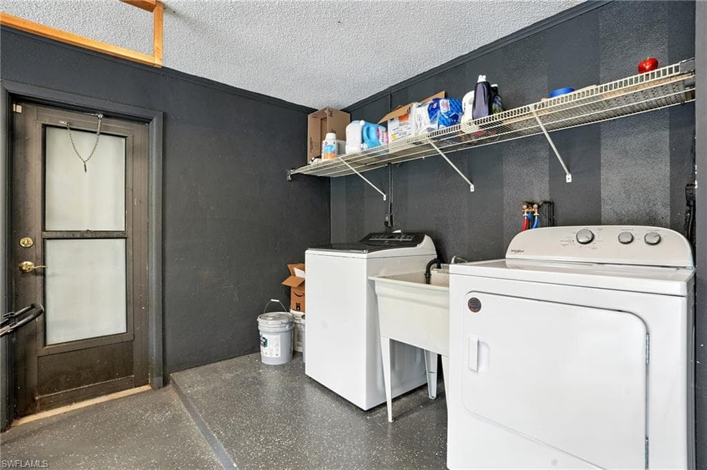 249 Pebble Beach Cir, Naples, FL 34113-37